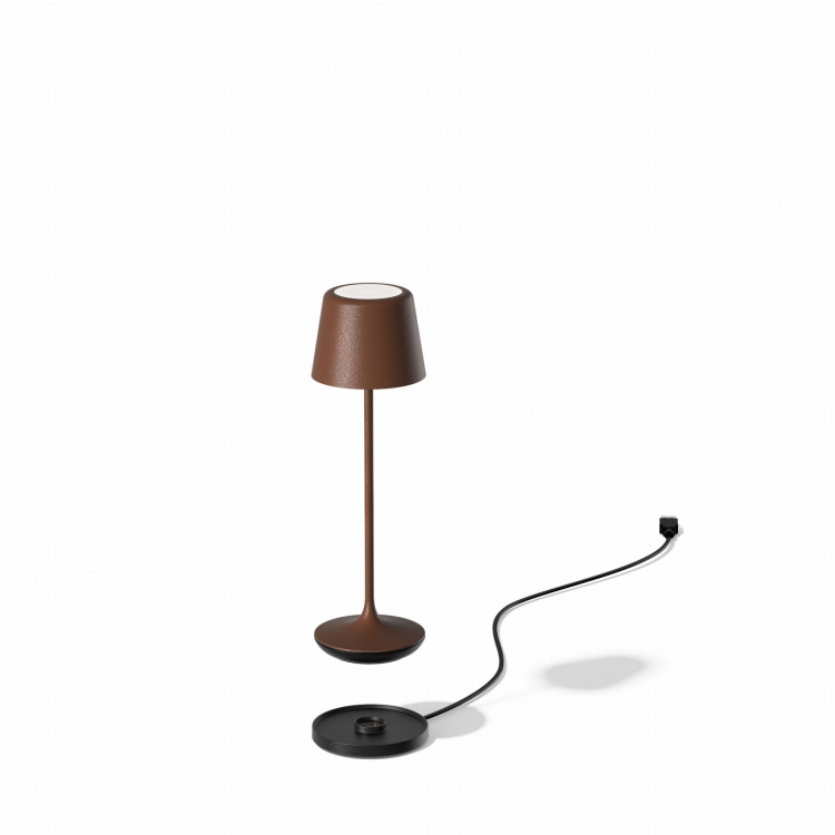 Lampa akumulatorowa LUNA MICRO corten - efekt rdzy.jpg