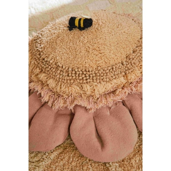 poduszka-podlogowa-pink-daisy-planet-bee-lorena-canals (4).jpg