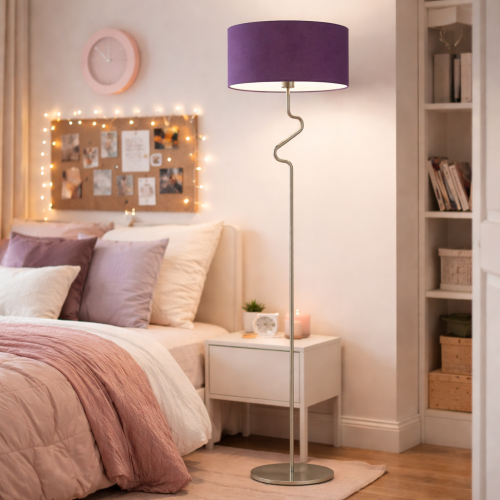 Lampa podłogowa MISSY to nowoczesna lampa stojąca o designerskiej formie. Idealna do salonu i sypialni, dostępna w wielu kolorach i powłokach galwanicznych. Stylowe i funkcjonalne oświetlenie do wnętrz.