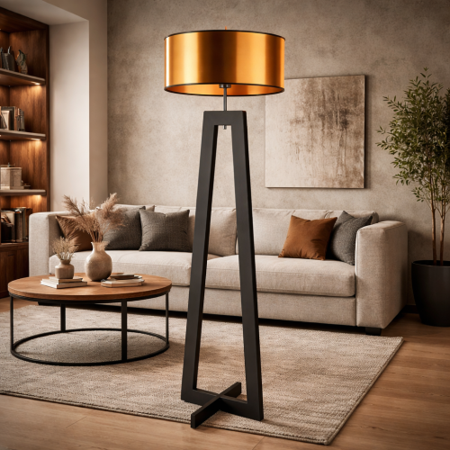 Nowoczesna lampa podłogowa z geometryczną, drewnianą podstawą i eleganckim miedzianym abażurem. Idealna do salonu w stylu loft, industrialnym lub minimalistycznym. Designerskie oświetlenie łączące funkcjonalność z wyjątkową estetyką wnętrza.
