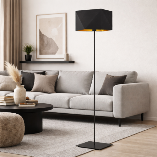 Nowoczesna lampa podłogowa o geometrycznym kloszu i eleganckiej czarnej konstrukcji doskonale uzupełnia stylowy salon. Minimalistyczny design i ciepłe światło tworzą przytulną atmosferę, idealną do nowoczesnych wnętrz i aranżacji.