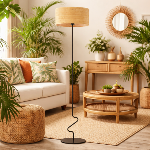 Stylowa lampa podłogowa w aranżacji salonu tropical to połączenie naturalnych materiałów i nowoczesnej formy. Pleciony abażur i smukła, czarna konstrukcja tworzą wyjątkowy klimat, idealny do wnętrz inspirowanych naturą, zielenią i lekkością.