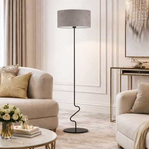 Elegancka lampa podłogowa w stylu glamour to idealne uzupełnienie luksusowego salonu. Smukła, designerska forma i subtelny abażur tworzą wyjątkowy klimat wnętrza. Doskonała do nowoczesnych aranżacji, podkreśla prestiż i styl przestrzeni.