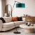 Nowoczesna lampa podłogowa z regulowanym ramieniem i eleganckim, zielonym abażurem to idealne oświetlenie do salonu lub biura. Designerska forma łączy funkcjonalność z estetyką, zapewniając komfortowe światło i stylowe wykończenie wnętrza.