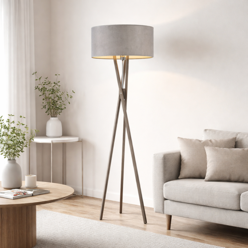 Elegancka lampa podłogowa z drewnianą podstawą i welurowym abażurem to idealne rozwiązanie do nowoczesnych i minimalistycznych wnętrz. Zapewnia ciepłe, przytulne światło, łącząc styl, funkcjonalność i wysoką jakość wykonania.
