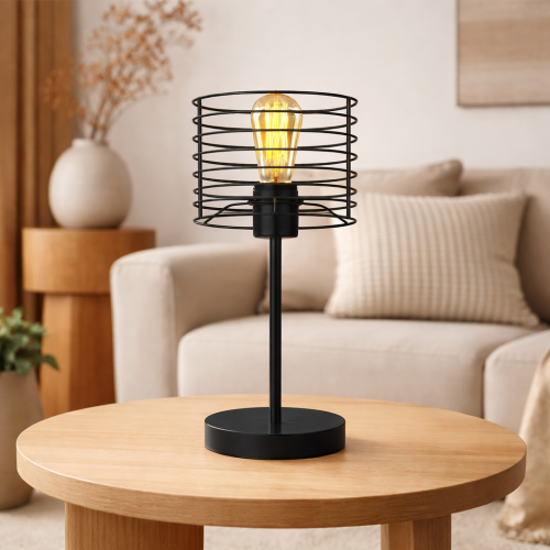 Lampka ARIELA LOFT to stylowa lampka stołowa industrialna, idealna do salonu i sypialni. Metalowa konstrukcja i dekoracyjna żarówka tworzą wyjątkowy klimat. Doskonała jako lampka nocna loftowa lub eleganckie oświetlenie wnętrz.