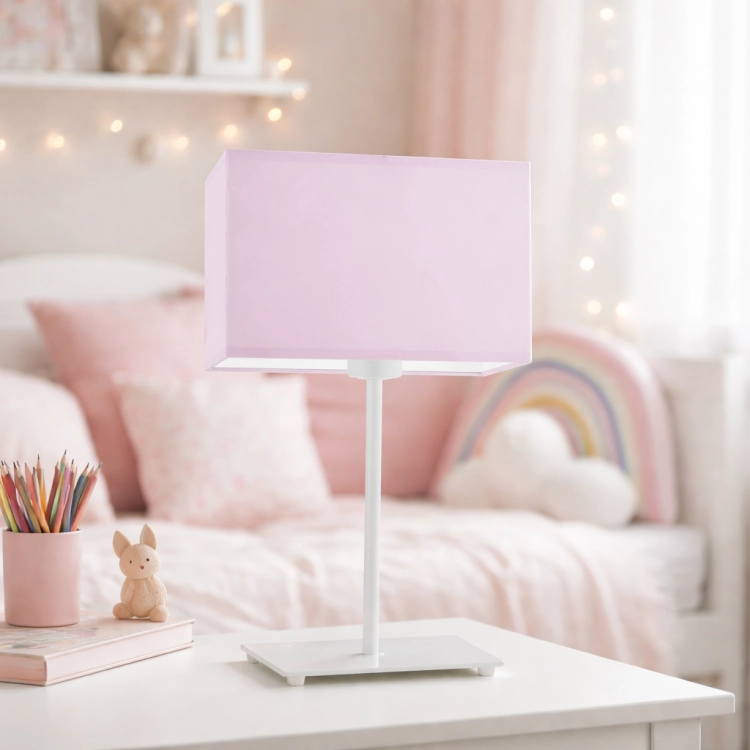 Lampka stołowa GLORIA to stylowa lampka nocna do pokoju dziecięcego, która łączy design i funkcjonalność. Dostępna w wielu kolorach, zapewnia przytulne światło i pasuje do każdej aranżacji wnętrza.
