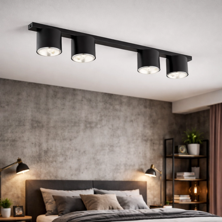 Lampa sufitowa NEUS to nowoczesny, 4-punktowy plafon w stylu industrialnym. Wykonana z metalu, dostępna w kolorze czarnym lub białym, zapewnia funkcjonalne oświetlenie i minimalistyczny design idealny do salonu, sypialni lub biura.