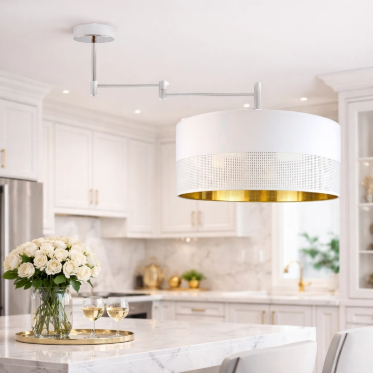 Nowoczesna lampa sufitowa w stylu glamour z białym, perforowanym abażurem i złotym wnętrzem. Elegancki design idealny do kuchni, salonu lub jadalni. Zapewnia efektowne oświetlenie i podkreśla luksusowy charakter wnętrza.