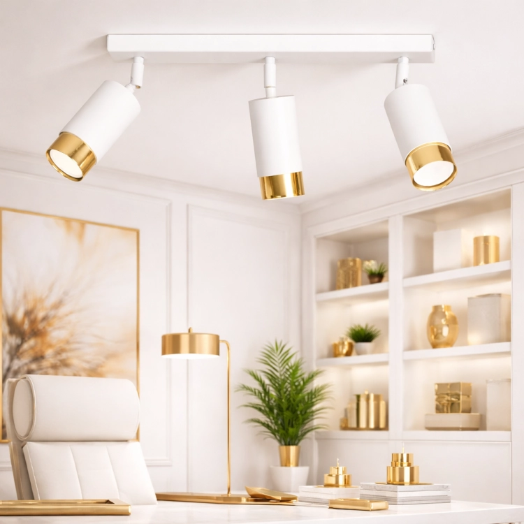 Lampa sufitowa KEIKO biało-złota to nowoczesne oświetlenie z trzema regulowanymi reflektorami. Stylowa forma, eleganckie wykończenie i funkcjonalność sprawiają, że idealnie pasuje do salonu, biura i sypialni.