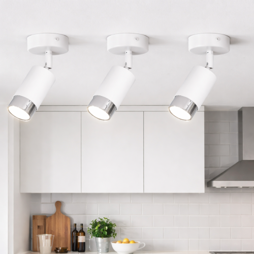 Spot sufitowy LED KEIKO biały/chrom to nowoczesne i funkcjonalne oświetlenie do każdego wnętrza. Regulowana głowica pozwala precyzyjnie kierować światło, a energooszczędna technologia LED zapewnia komfort i niższe zużycie energii.