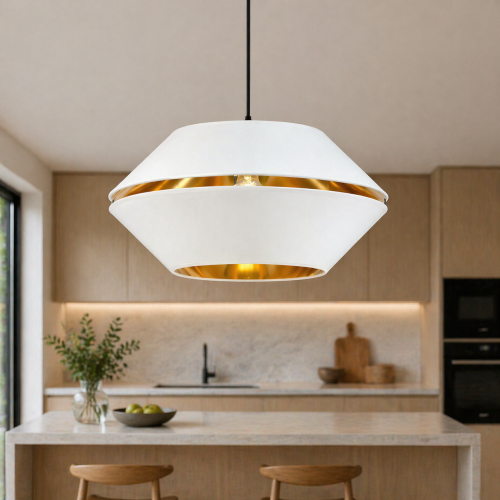 Nowoczesna lampa wisząca o minimalistycznym designie, z matową białą obudową i eleganckim złotym wykończeniem wnętrza. Idealna do jadalni lub kuchni, zapewnia ciepłe, przytulne światło i stylowy akcent w każdym wnętrzu.