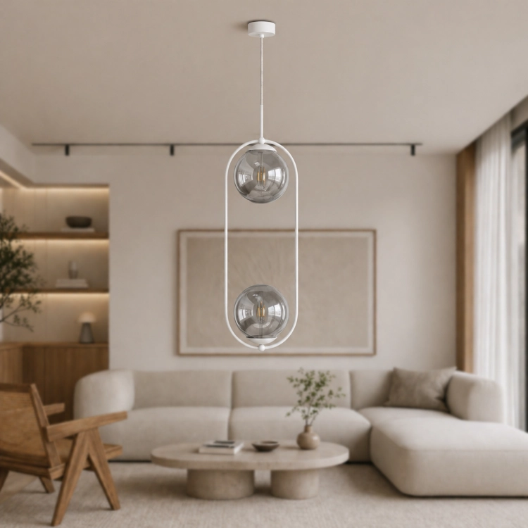 Nowoczesna lampa wisząca o minimalistycznej formie z podwójnymi, szklanymi kloszami. Idealna do salonu lub jadalni, zapewnia eleganckie oświetlenie i designerski akcent. Doskonale wpisuje się w styl skandynawski i nowoczesny.