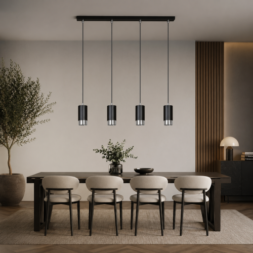 Nowoczesna lampa wisząca z czterema punktami światła w eleganckim, czarnym wykończeniu. Minimalistyczny design idealny nad stół do jadalni lub salonu. Zapewnia równomierne oświetlenie i podkreśla styl współczesnych wnętrz.