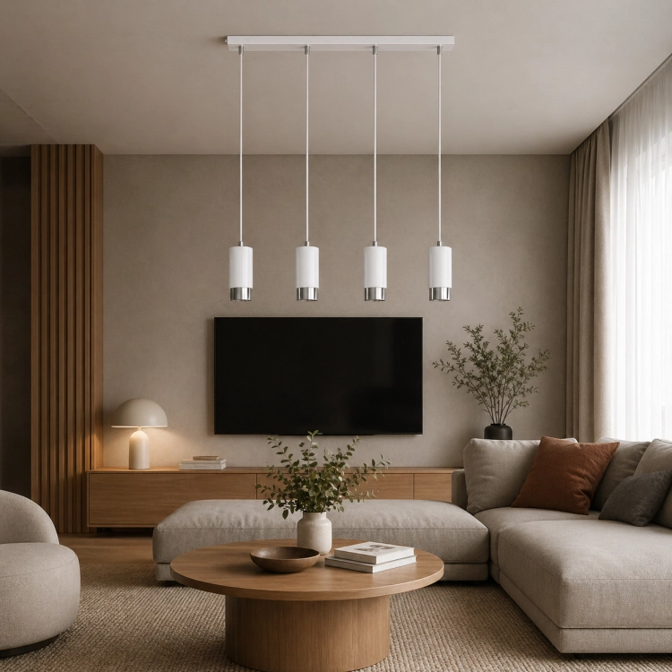 Nowoczesna lampa sufitowa o szerokości 60 cm z czterema minimalistycznymi zwisami to idealne oświetlenie do salonu nad stolik kawowy. Styl skandynawski, eleganckie wykończenie i funkcjonalność zapewniają wyjątkowy klimat wnętrza.