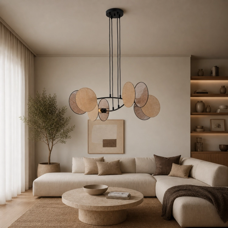 Nowoczesna lampa wisząca o designerskiej formie z dekoracyjnymi, ażurowymi kloszami. Idealna do salonu nad stolik kawowy, łączy minimalistyczny styl z elegancją. Zapewnia nastrojowe światło i stanowi wyjątkową ozdobę wnętrza.