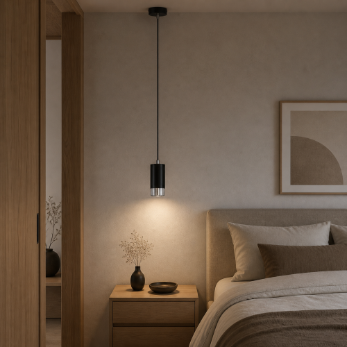 Nowoczesna lampa wisząca w stylu japandi, minimalistyczna forma i eleganckie czarne wykończenie. Idealna nad stolik nocny do sypialni, łączy funkcjonalność z designem. Doskonała do wnętrz skandynawskich i japońskich.