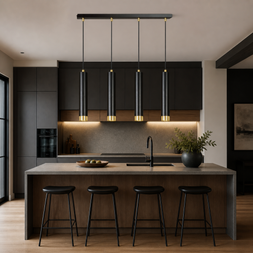 Nowoczesna lampa wisząca z czterema cylindrycznymi kloszami w czerni z eleganckimi złotymi akcentami. Idealna nad wyspę kuchenną lub stół, zapewnia stylowe oświetlenie i podkreśla charakter wnętrz w stylu minimalistycznym i loftowym.
