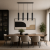 Nowoczesna lampa wisząca z czterema cylindrycznymi kloszami w eleganckim czarnym wykończeniu. Idealna do jadalni i wnętrz w stylu contemporary. Minimalistyczny design zapewnia stylowe oświetlenie i podkreśla charakter aranżacji.