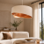 Halo Beige to designerska lampa wisząca z lnianym abażurem w stylu modern organic. Beżowa kolorystyka, asymetryczna forma i ciepłe światło tworzą przytulny klimat we wnętrzu. Idealna do salonu, jadalni i sypialni premium.