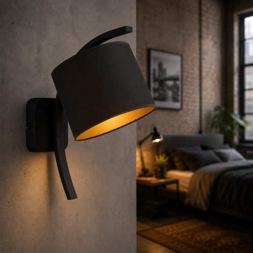 Nowoczesny czarny kinkiet ścienny w stylu industrialnym z eleganckim abażurem i złotym wnętrzem. Designerska lampa ścienna idealna do sypialni, salonu, loftu i nowoczesnych wnętrz.
